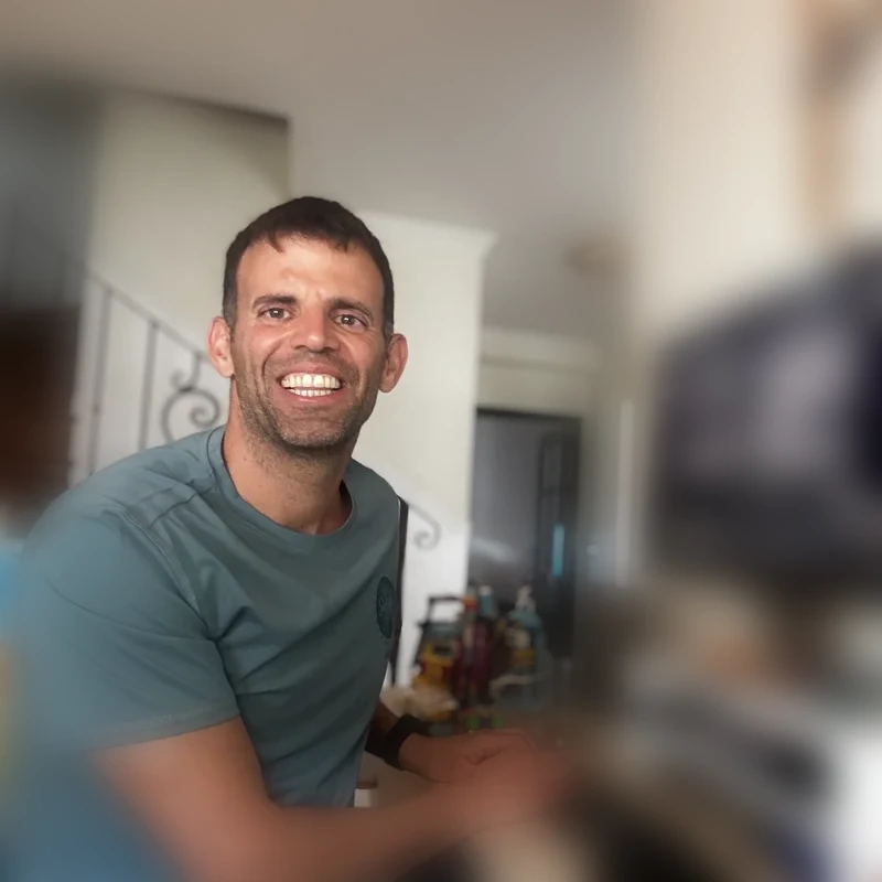 David Quintero trabajando en su estudio en Málaga